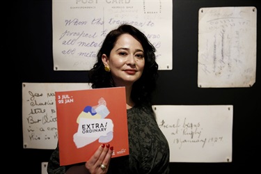 Writer Deniz Agraz holding the exhibition catalogue