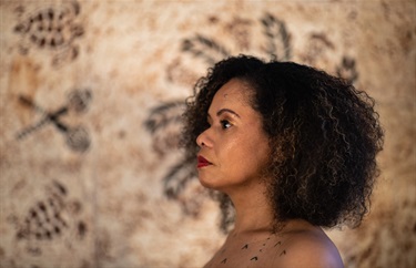 Close up portrait of a women showing the side profile of her head